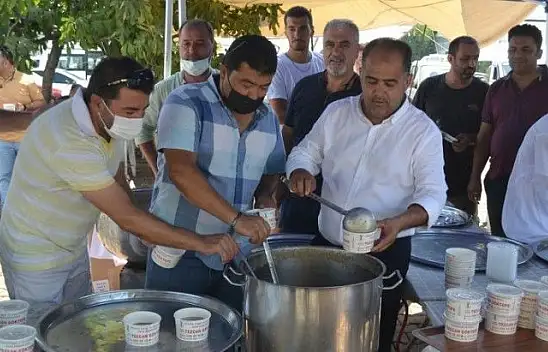 İksirci Tezcan'dan aşure etkinliği