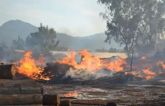 Marangoz Atölyesinde Çıkan Yangın 3 Saatte Kontrol Altına Alındı
