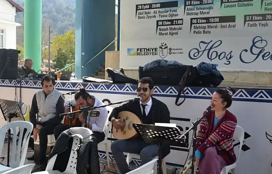 Öğrenciler yaşlıları unutmadı