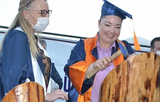 ÖĞRENCİLERİN MEZUNİYET HEYECANI