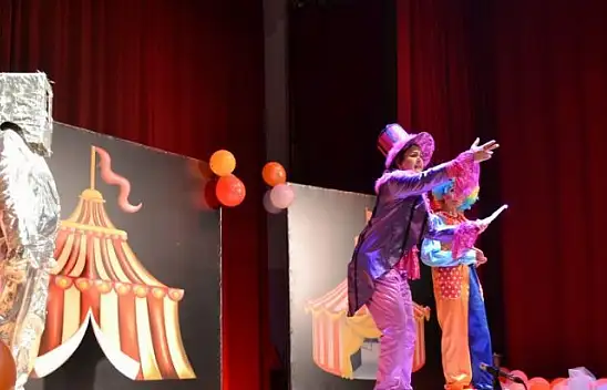 Öğretmenlerden tiyatro gösterisi