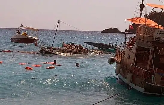 Ölüdeniz açıklarında batan teknedeki tüm yolcular kurtarıldı, 2 yaşındaki çocuk hayatını kaybetti