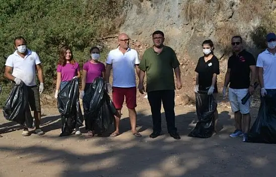 Ölüdeniz'de bayram sonu çevre temizliği yapıldı