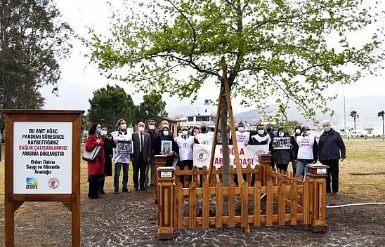 Sağlık Çalışanları için Anıt Ağaç dikildi