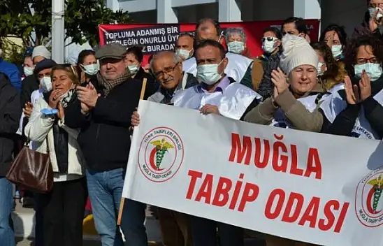 Tıp Bayramı'nda doktorlardan eylem