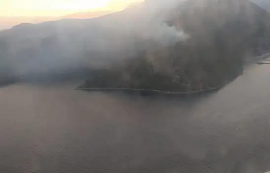 Yangın bölgesinde itfaiyecilerin ve vatandaşların ölüm kalım savaşı