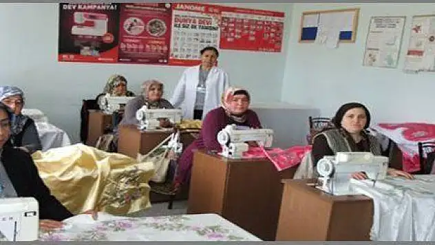 HALK EĞİTİM KURSLARINA KADINLAR YOĞUN İLGİ GÖSTERDİ (görüntülü)