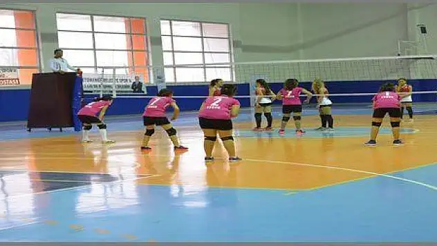  VOLEYBOL GRUP VE FİNAL MAÇLARI SEYDİKEMERDE OYNANIYOR