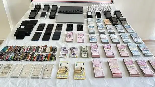 12 ilde düzenlenen eş zamanlı operasyonlarda 3 organize suç örgütü çökertildi, 63 şüpheli yakalandı