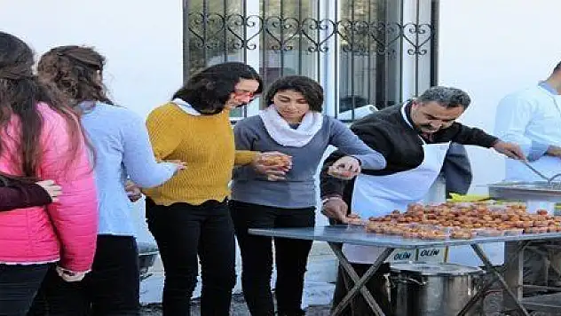 OKUL YOLUNDA ÖLEN ASLI İÇİN ARKADAŞLARI LOKMA DÖKTÜRDÜ...