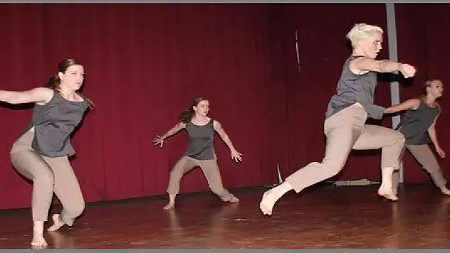 KÜLTÜR ELÇİSİNİN DANS GRUBU BÜYÜLEDİ