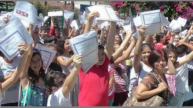 FETHİYE DE 27 BİN 127 ÖĞRENCİ TATİLE GİRDİ