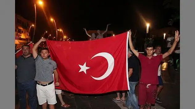 15 TEMMUZ NÖBETİ SABAHA KADAR SÜRECEK