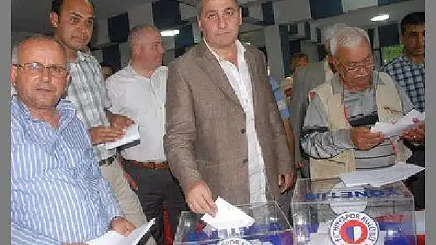 FETHİYESPOR'DA BAŞKANLIĞA YENİDEN İSMAİL ÖZTÜRK SEÇİLDİ