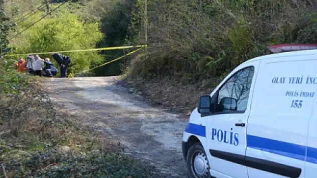 NOT BIRAKARAK KENDİNİ AĞACA ASTI...