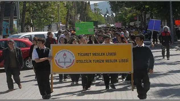  ÖĞRENCİLER YÜRÜDÜ