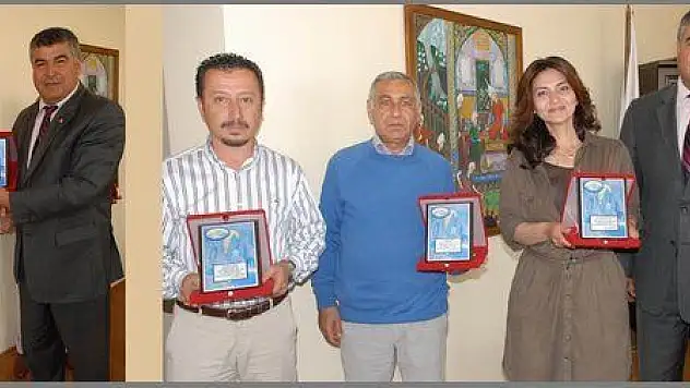 ÖLÜDENİZ'DE TURİZMCİLERE PLAKETLİ TEŞEKKÜR