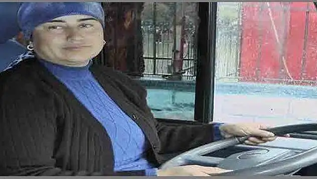 BAYAN ŞOFÖR SERVİSCİLİK YAPIYOR