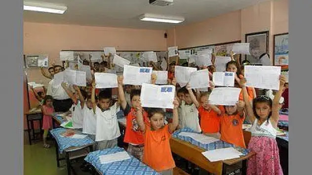 FETHİYE'DE 34 BİN ÖĞRENCİ KARNE COŞKUSU YAŞADI