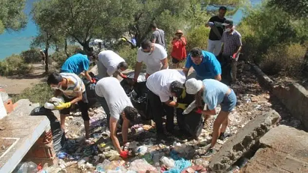 2 TON CİVARINDA ÇÖP TOPLANDI