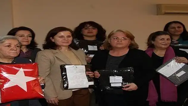 FETHİYELİ BAYANLAR ASKERLER İÇİN ATKI ÖRDÜ...