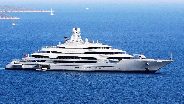 Rus çelik kralının yüzen sarayı Bodrum'da (video)