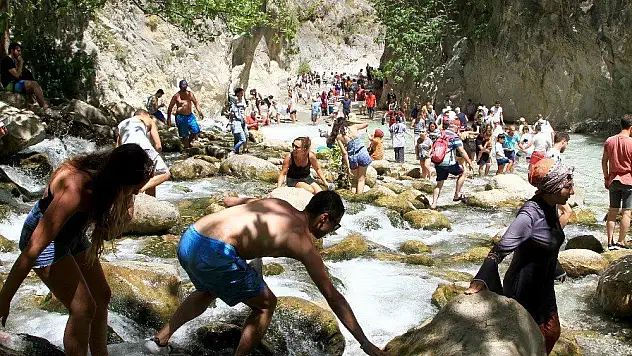 Artan sıcaklar Saklıkent'te ilgiyi artırdı