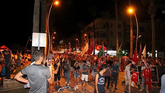 Marmaris demokrasiye sahip çıktı