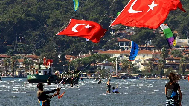 30 Ağustos'u denizde kutladılar