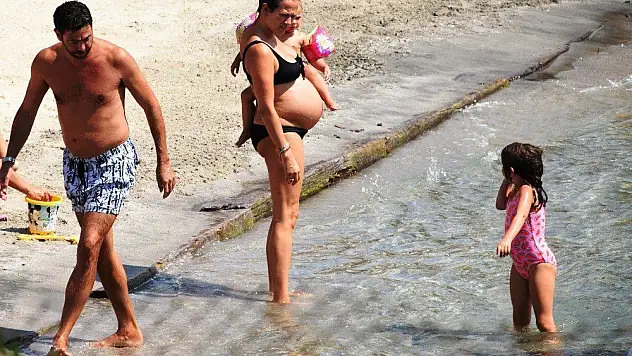 Juventus'un başkanı Andrea Agnelli ve Türk eşi Akalın Bodrum'un tadını çıkarıyor