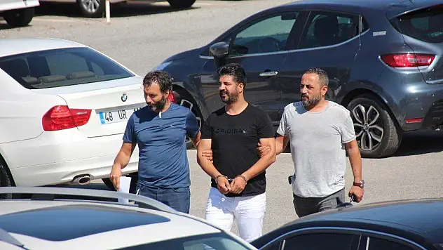 Sahte kimliğin sahibi de aranan şahıs çıkınca yakayı ele verdi