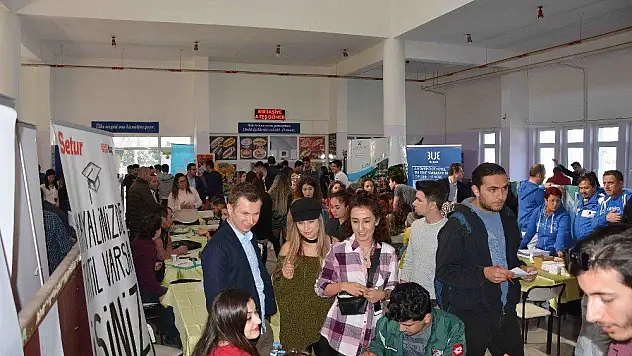 Öğrenciler sektörle buluştu