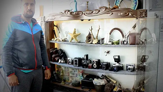 Berber salonunu müzeye çevirdi