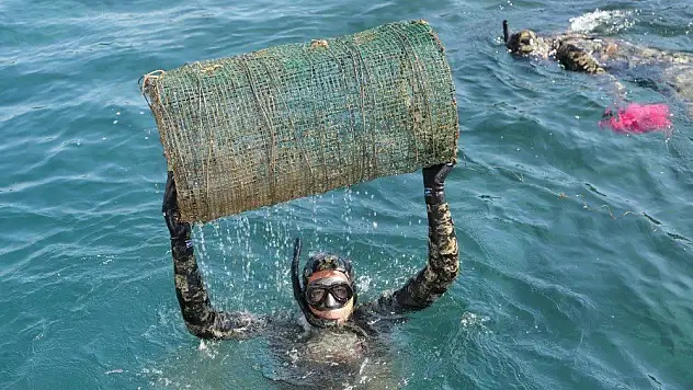 Yalıkavak'ta deniz dibi temizliği yapıldı