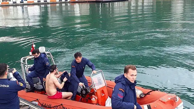 Alkollü denize girdi, 153 lira ceza yedi