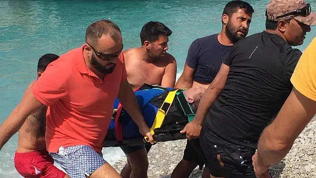 Fethiye'de denize düşen Rus paraşütçü öldü
