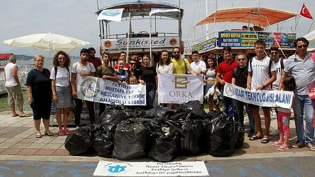 Fethiye'deki ada ve koylarda çevre temizliği