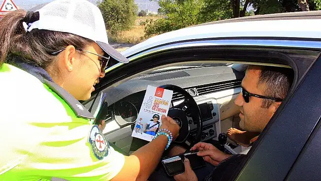 Dönüş yolundaki tatilcilere 'Emniyet Kemeri' uyarısı