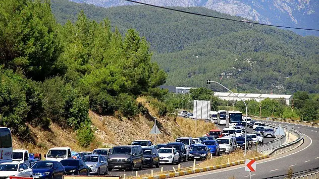 Sakin Kent'in nüfusu 25 katına çıktı, trafik durdu