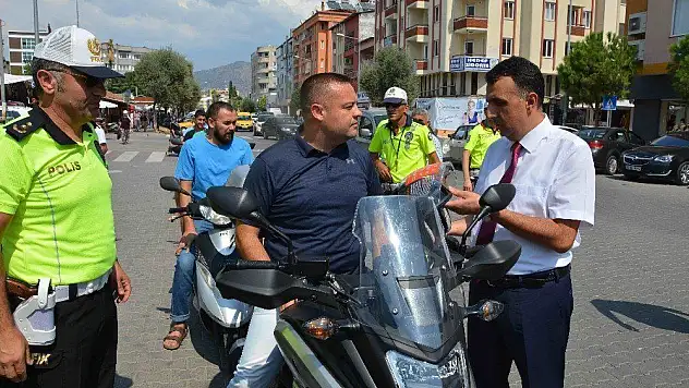 Ceza bekleyen sürücülere kask sürprizi