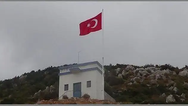  Yediburunlar Mahallesi'ne Türk Bayrağı dikildi