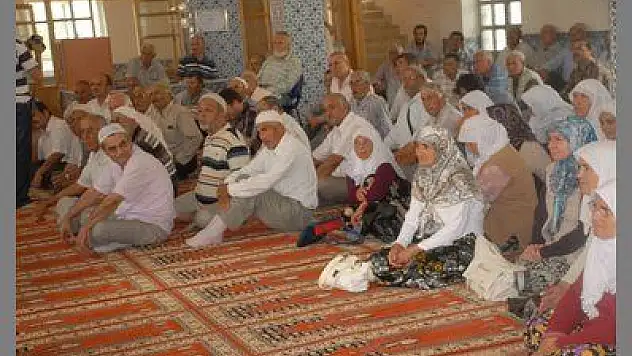 HACI ADAYLARINA TAVAF UYGULAMALI OLARAK GÖSTERİLDİ