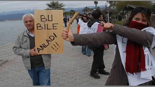 İÇ GÜVENLİK PAKETİ FETHİYE DE PROTESTO EDİLDİ