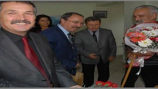  ÖĞRETMENLERDEN HUZUREVİ'NE ZİYARET