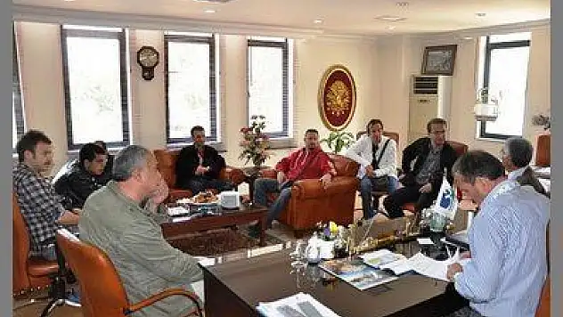 TRT SANATÇILARI, SAATCI'YI ZİYARET ETTİ