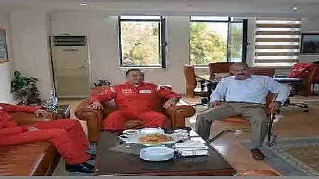 Türk Yıldızları Başkan Saatcı'yı ziyaret etti.