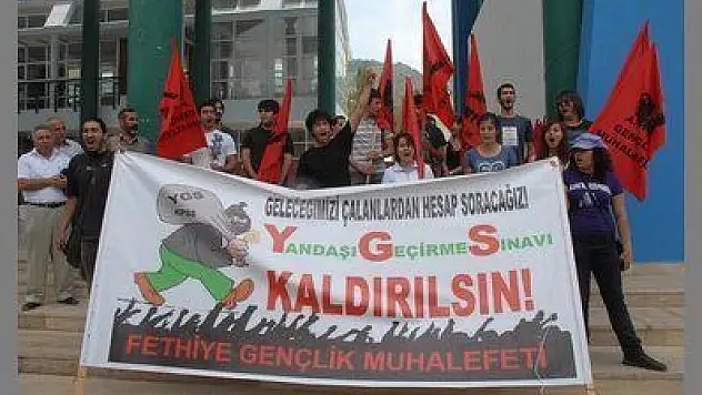 ÖĞRENCİLERİN EYLEMİNE SAATCI'DAN ALKIŞLI DESTEK