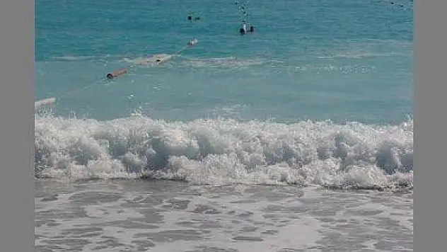 ÖLÜDENİZ'DE İŞTE AYNI KÖPÜKLER