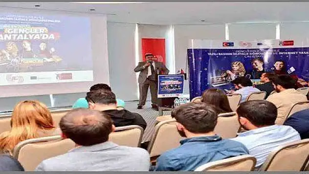 Gençler, Yazılı Basının Geleceğini Antalya'da Konuştu
