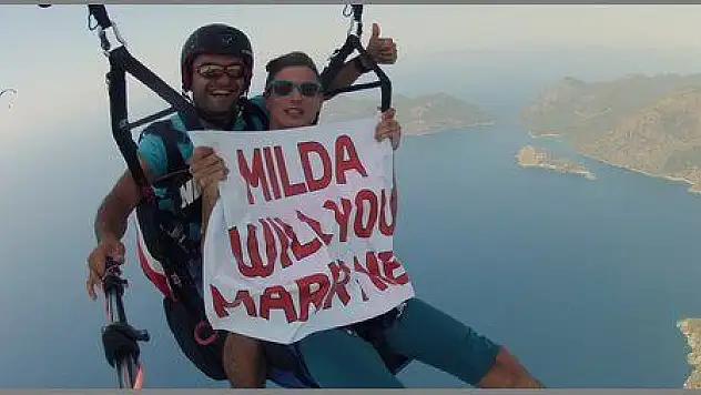 GÖKYÜZÜNDE EVLİLİK TEKLİFİ